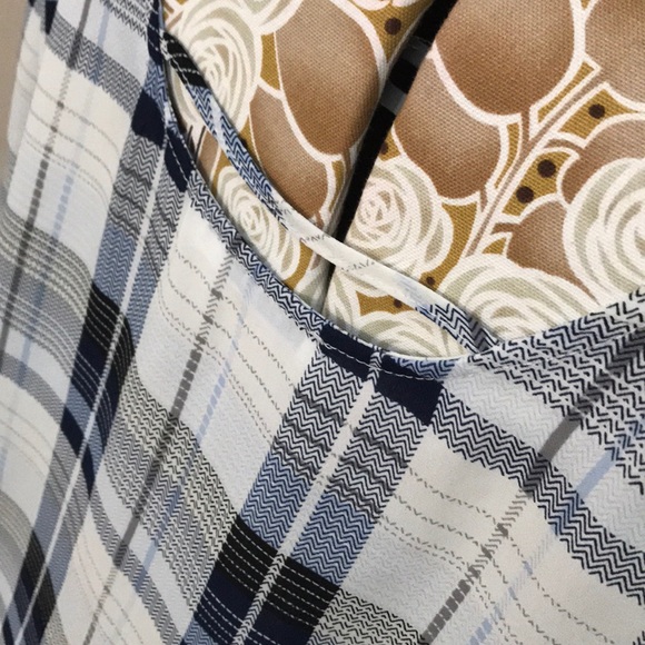 🌻 Ricki’s plaid bell sleeve blouse - Picture 4 of 5